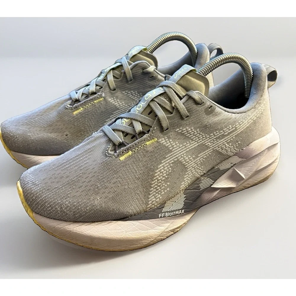 Asics NOVABLAST 5 1012B765 Gravel/Grey Fade Women's Running Shoes Size 7.5